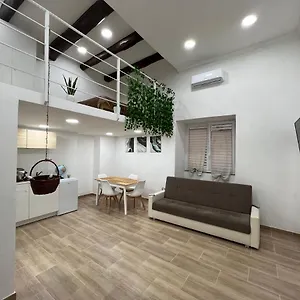 https://moderno-appartamento-nel-cuore-del-centro-naples.hotels-amalfi.com